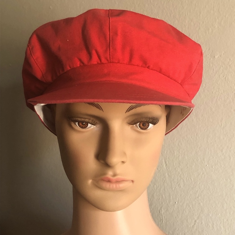 Red taxi style hat!💄